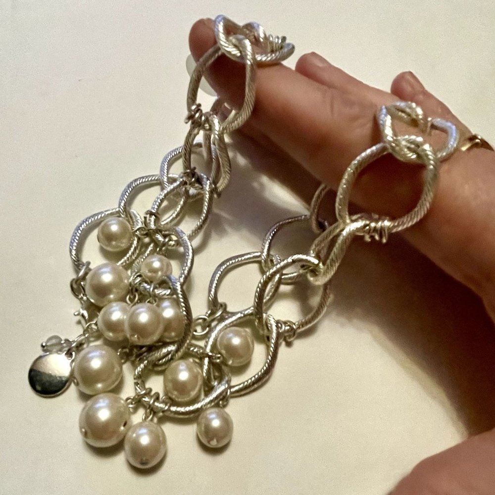 4 for $20 Sale Liz Claiborne Silver Tone Link & Faux Pearl Necklace - Picture 5 of 6